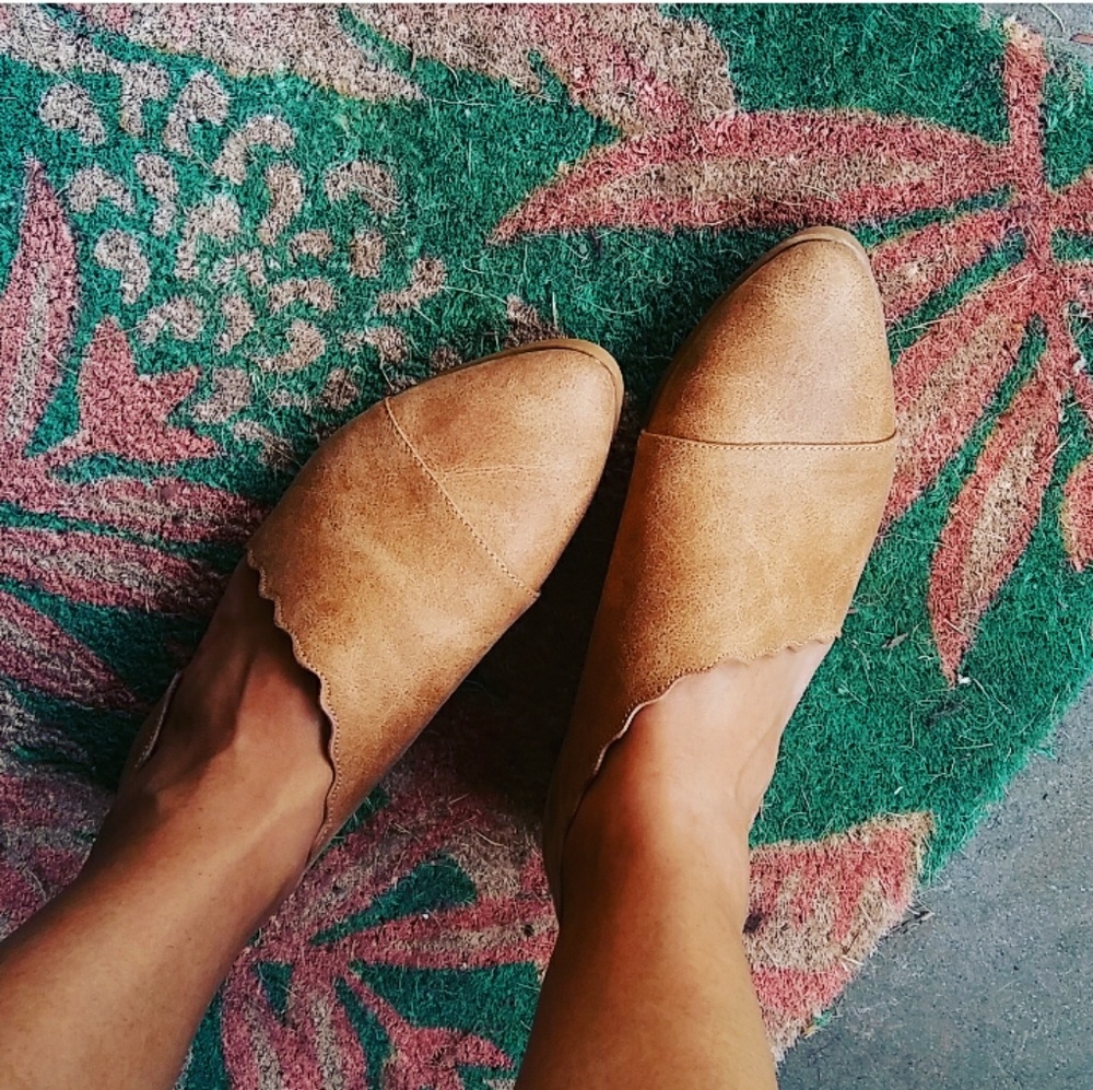 Qupid Tan Scalloped Pointed-Toe Slip-On Flats